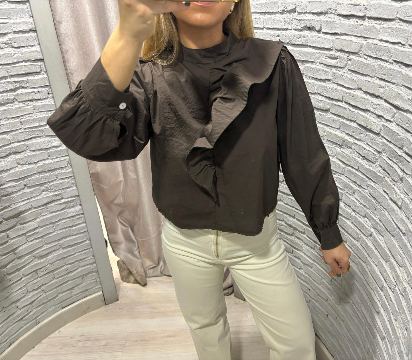 Pantalón tachuelas